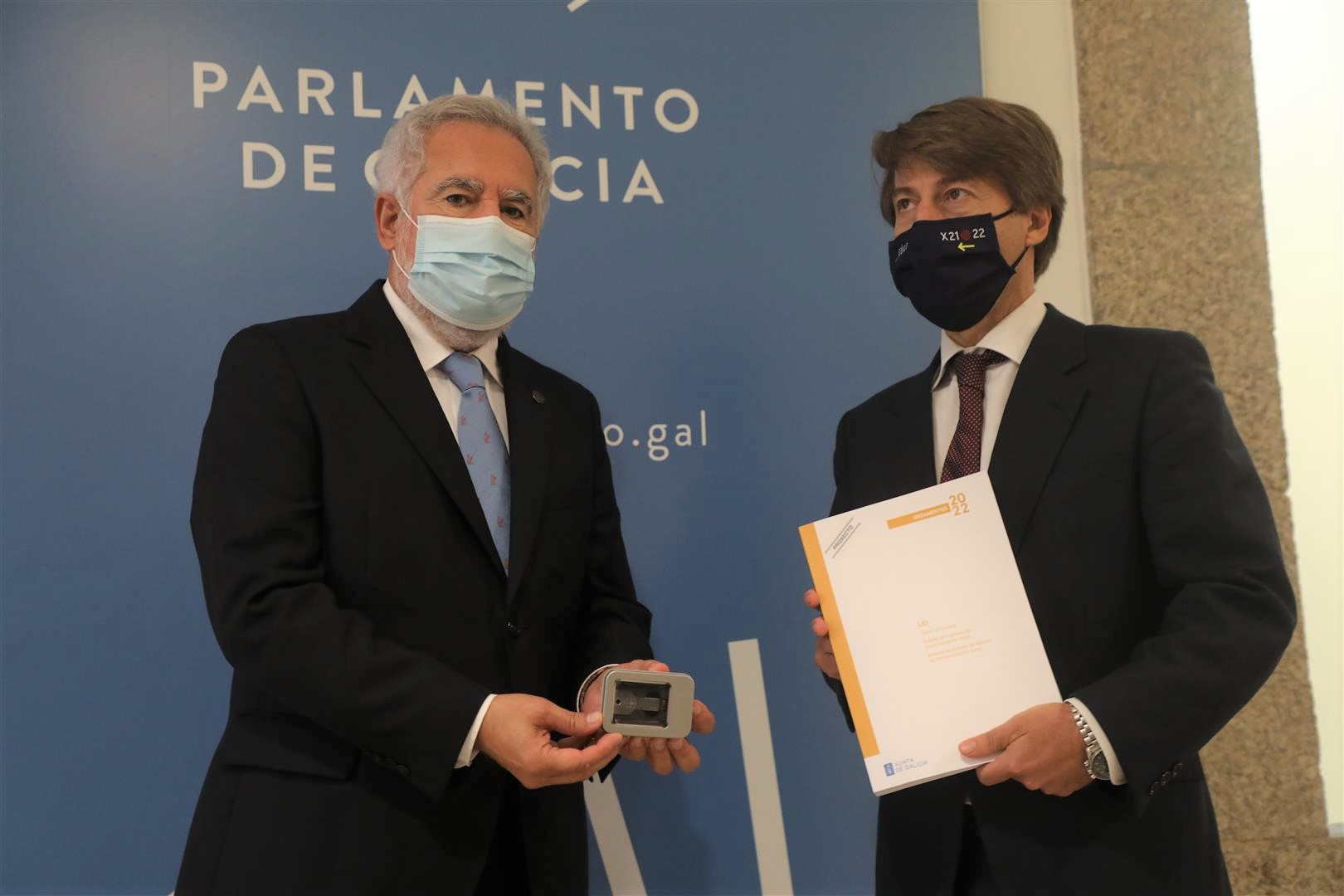 Foto da noticia:A Xunta entrega ao Parlamento o Proxecto  de orzamentos para o ano 2022